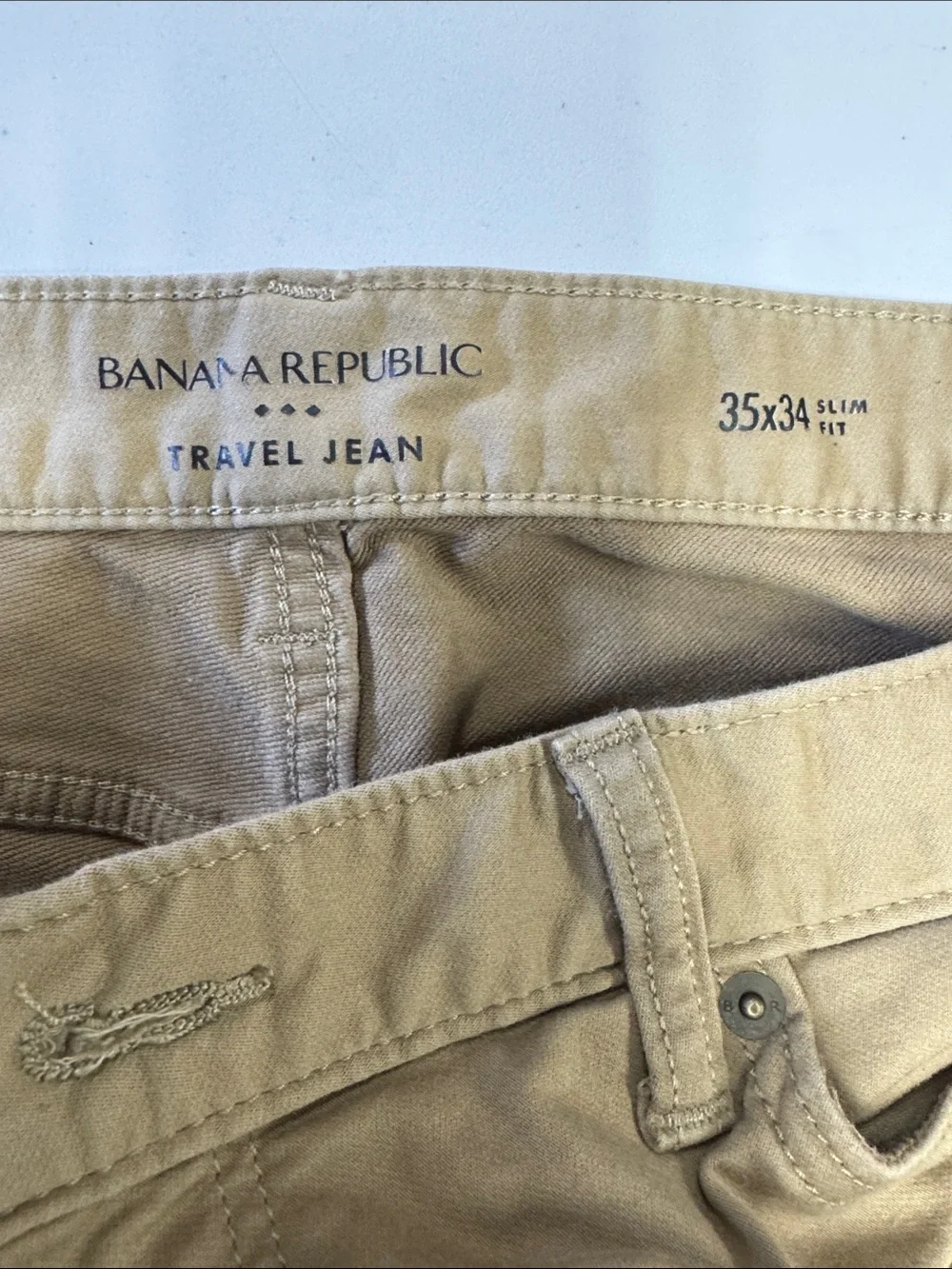 Banana Republic Men's Chinos in Khaki Tan- Traveler Jeans